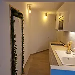 Апартаменты Inside The Wave B